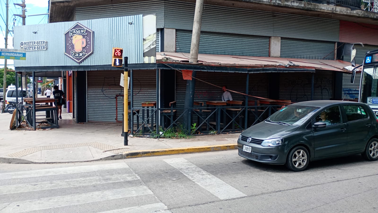 LOCAL COMERCIAL EN EXCELENTE ESQUINA